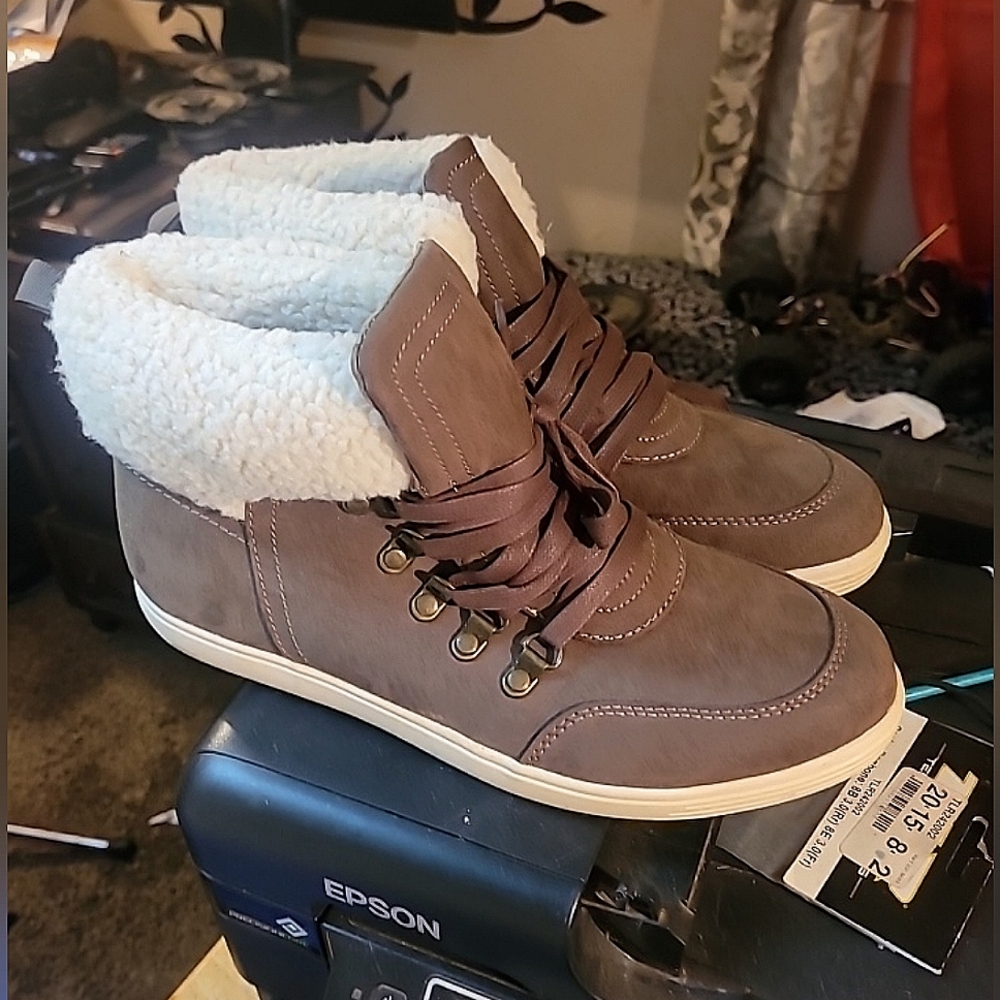 True Craft KENTRA 2 Olive Fabric Lace Up Faux Fur Lined Ankle Boots Women’s 10M
